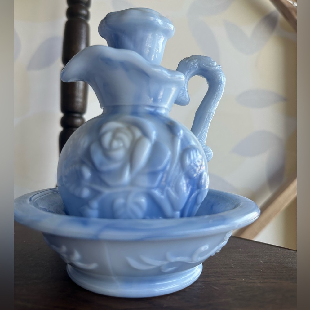 Avon vintage blue slag glass floral soap trinket pitcher bowl 1978 - Picture 1 of 4
